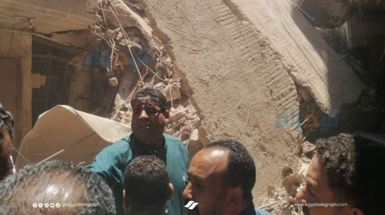 جانب من انهيار عقارين في حدائق القبة 
