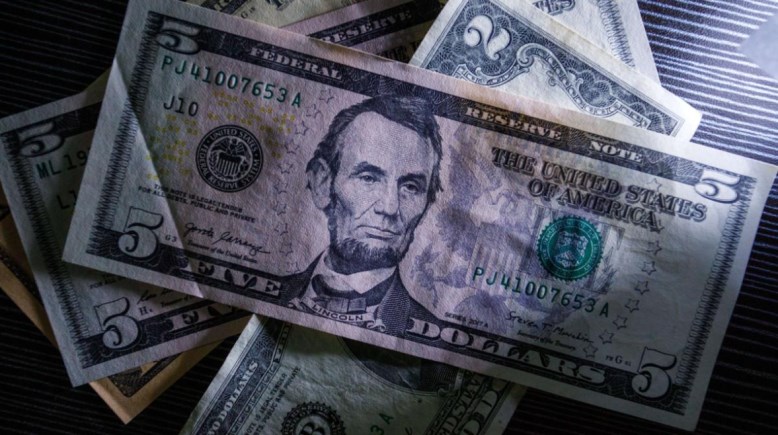 سعر الدولار مقابل الجنيه المصري 