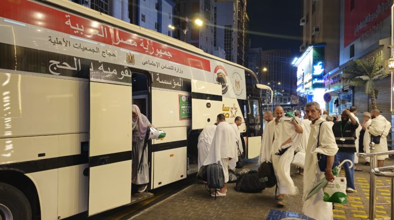 حجاج الجمعيات الأهلية يواصلون أداء المناسك