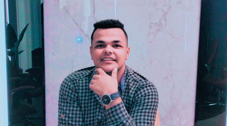 مصطفى منازع الصحفي بموقع تليجراف مصر 