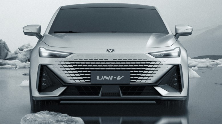 سيارة شانجان UNI-V السيدان