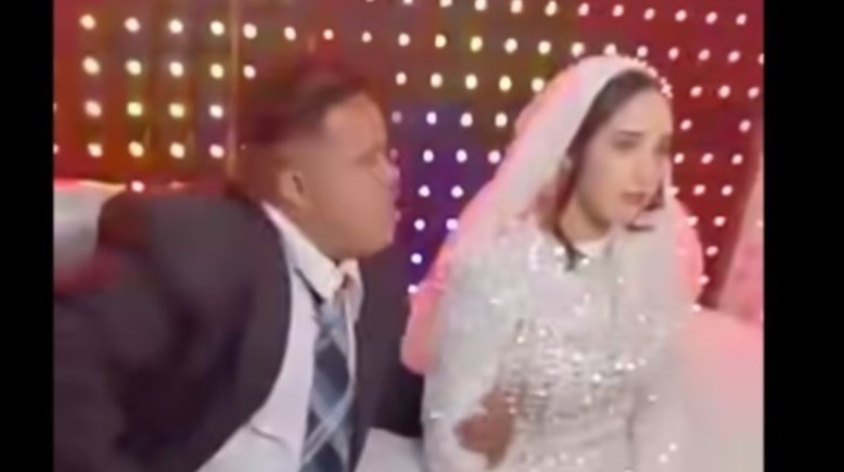 جانب من زواج فتاة من عريس متلازمة داون