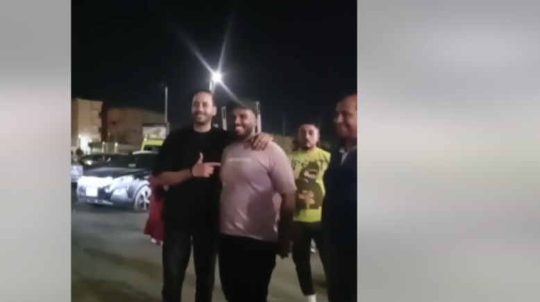 عصام السقا يحتفل بنجاح "ريستارت" وسط أهاليه بالمنيا
