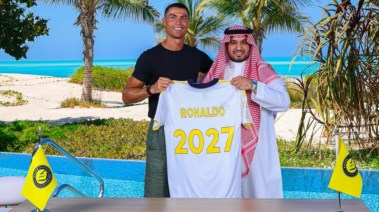النصر يعلن تجديد عقد رونالدو 