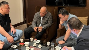 وزير الكهرباء يبحث مع شركة صينية توطين بطاريات تخزين الطاقة