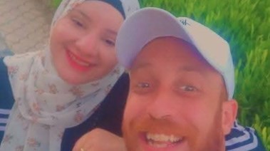 احمد عيسى وزوجته