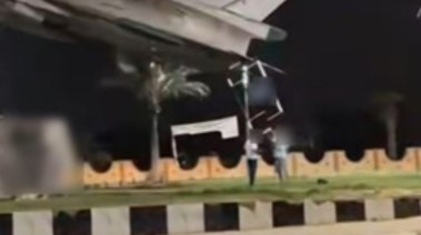  طلاب تسلقوا طائرة هيكلية بالشرقية