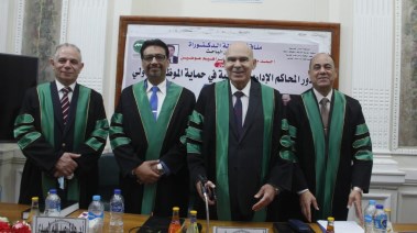  المستشار أحمد عوضين مع لجنة المناقشة