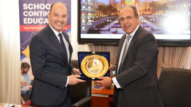 رئيس الجامعة البريطانية في مصر يوقع تعاون مع المعهد المصرفي المصري