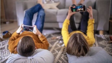 استخدام الأطفال للهواتف الذكية