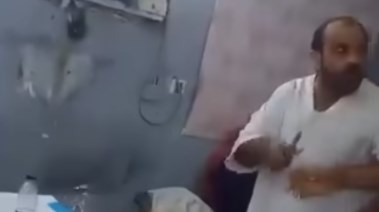 كفيل سعودي يعتدي على مصري