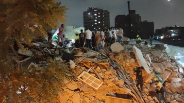انهيار عقار السيدة زينب