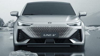 سيارة شانجان UNI-V السيدان