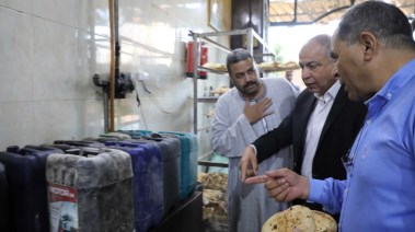 جولة مفاجئة لمحافظ المنيا علي المخابز 