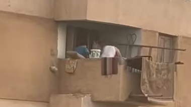 أب يعتدي على نجله بمساعدة الأم في العاشر من رمضان