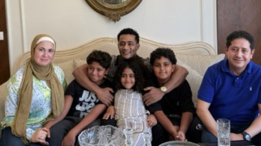 محمد رمضان وأسرة الطفل عمر