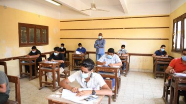 طلاب الصف الثالث الثانوي 