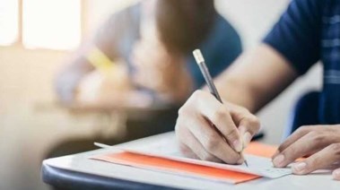 طلاب الصف الثالث الثانوي