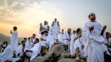 موعد أذان المغرب لوقفة عرفات 2025
