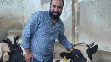 شباب مسيحيون يذبحون عجلًا ويوزعونه على الأسر الأولى بالرعاية في عيد الأضحى