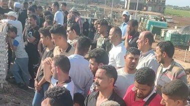 قتل غدرًا وهو يحمي طفلته.. وصُلي عليه مرتين وسط آلاف المشيعين: جنازة مهيبة لشهيد الشهامة ببورسعيد