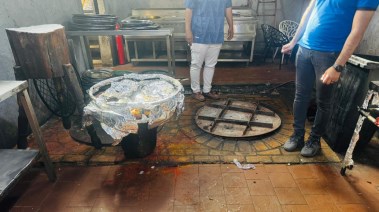 ضبط 600 كجم لحوم منتهية الصلاحية بمطعم شهير في بنها