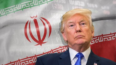 الرئيس الأمريكي دونالد ترامب مع علم دولة إيران 