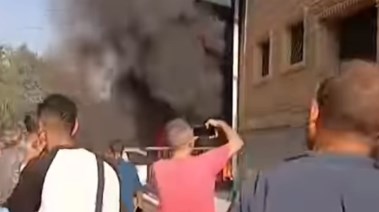 حريق في مخزن قطع سيارات بالمطرية