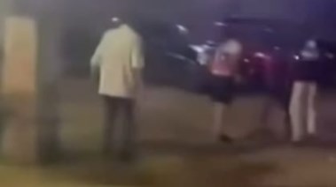 جانب من واقعة اعتداء مواطن على كلب