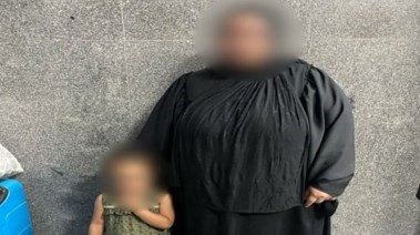 الطفلة ووالدتها 