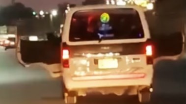 جانب من الفيديو 