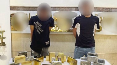 المتهمين وبحوزتهم المضبوطات