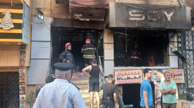 السيطرة على حريق محل ملابس أسفل عقار سكني بحلوان