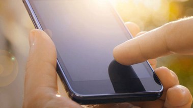 خطوات للحفاظ على هاتفك خلال فصل الصيف