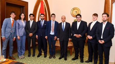 الوزير مع طلاب الجامعات البريطانية
