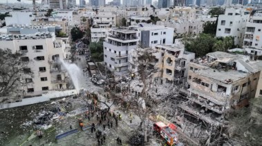 أضرار لحقت بمنازل سكنية في مواقع إسرائيلية بعد هجوم صاروخي من إيران 