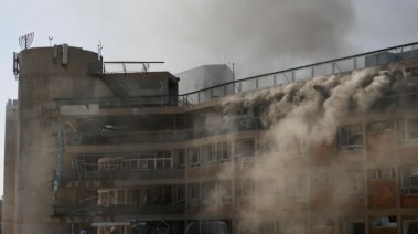 الدمار في مستشفى سوروكا بعد صاروخ إيراني
