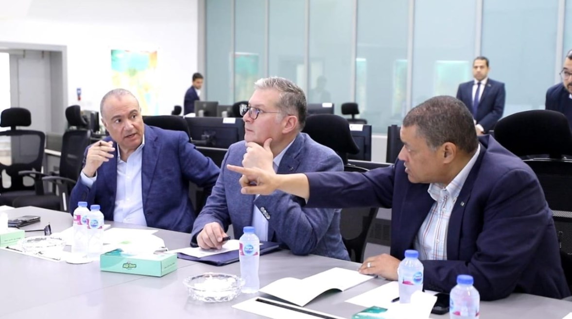 وزير البترول في جولة داخل شركة جاسكو وزير البترول في جولة داخل شركة جاسكو