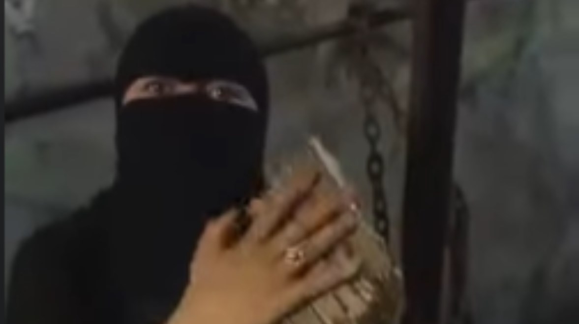 السيدة محل الواقعة المتداولة على مواقع التواصل الاجتماعي السيدة محل الواقعة المتداولة على مواقع التواصل الاجتماعي