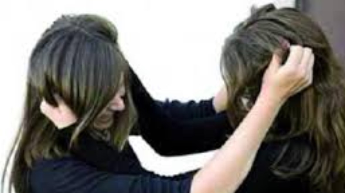 مشاجرة فتيات -ارشيفية مشاجرة فتيات -ارشيفية