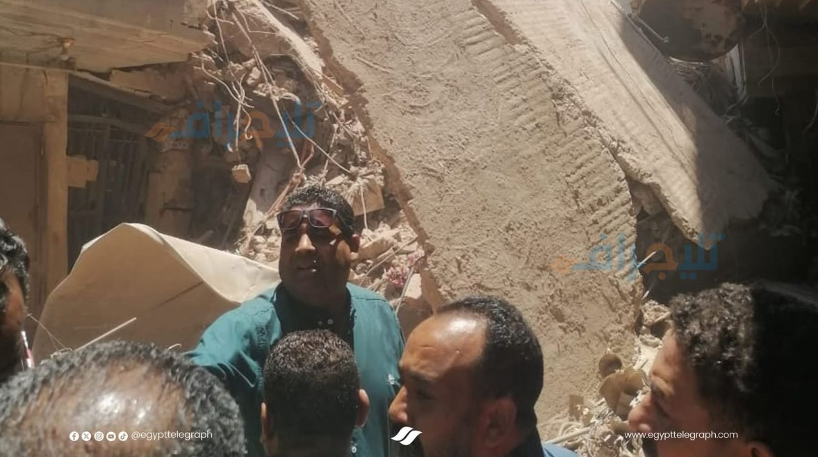جانب من انهيار عقارين في حدائق القبة جانب من انهيار عقارين في حدائق القبة