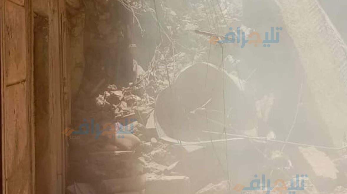 جانب من انهيار عقارين في حدائق القبة جانب من انهيار عقارين في حدائق القبة