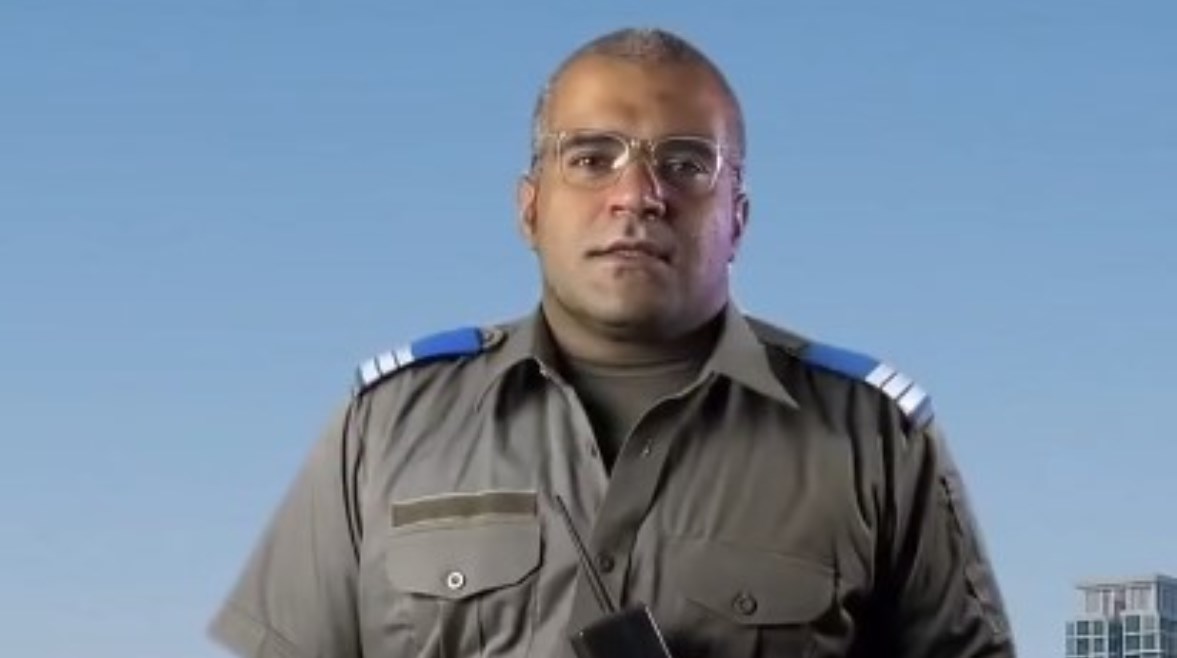 الفنان الكويتي محمد عاشور يُقلد إفيخاي أدرعي الفنان الكويتي محمد عاشور يُقلد إفيخاي أدرعي