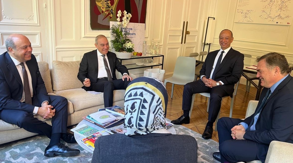 وزير الطيران المدني وفيليب تابارو وزير الدولة الفرنسي لشئون النقل وزير الطيران المدني وفيليب تابارو وزير الدولة الفرنسي لشئون النقل