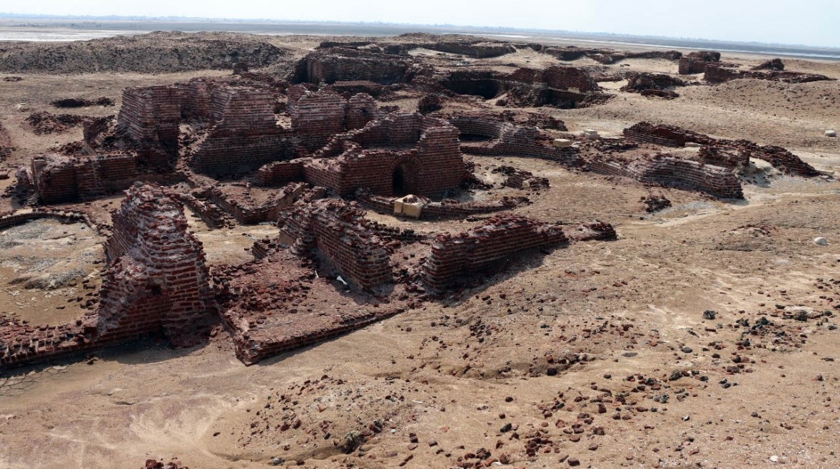 جانب من أعمال ترميم وصيانة عدد من المنشآت الأثرية المهمة بمدينة الفرما جانب من أعمال ترميم وصيانة عدد من المنشآت الأثرية المهمة بمدينة الفرما