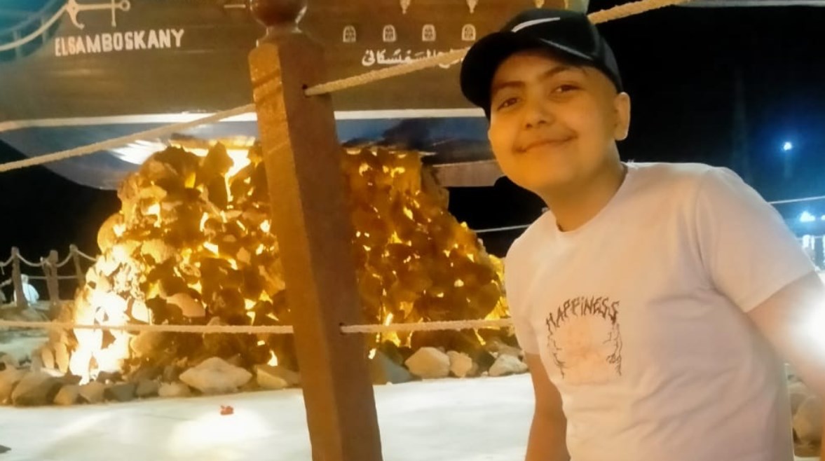 الطفل أحمد حسام محارب السرطان الطفل أحمد حسام محارب السرطان