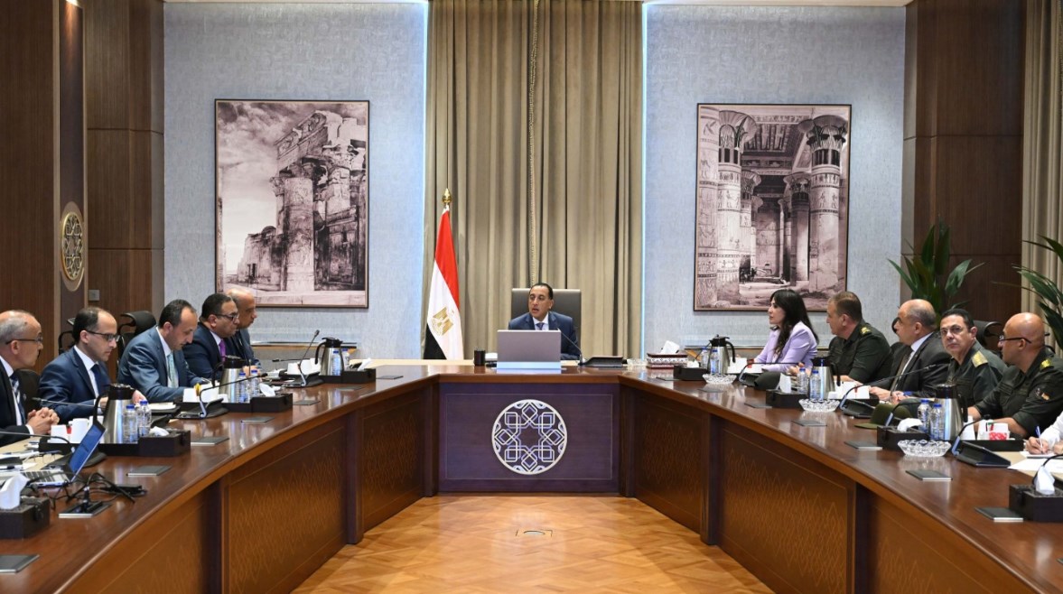 اجتماع مدبولي مع وزير الكهرباء اجتماع مدبولي مع وزير الكهرباء
