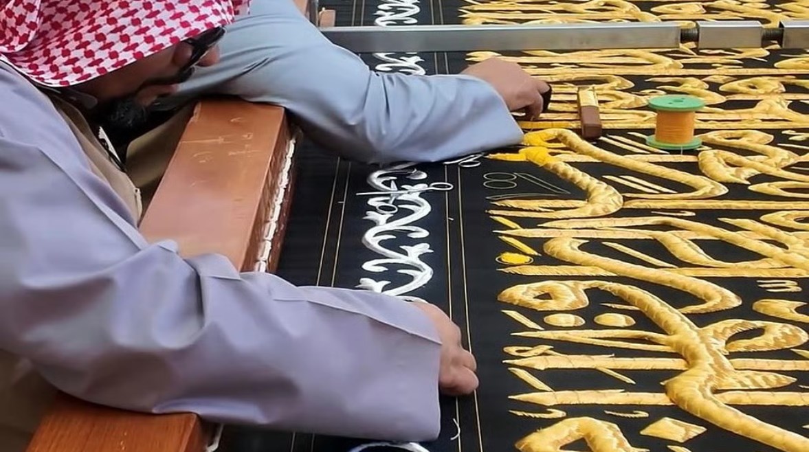تغيير كسوة الكعبة - أرشيفية تغيير كسوة الكعبة - أرشيفية