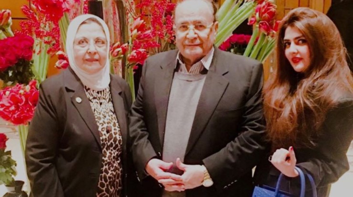 الدكتورة هبة يحيى أبنة الوزير السابق مع والديها 