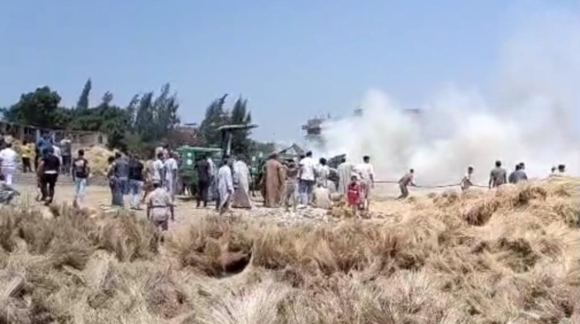 حريق هائل داخل شونة كتان بالغربية حريق هائل داخل شونة كتان بالغربية
